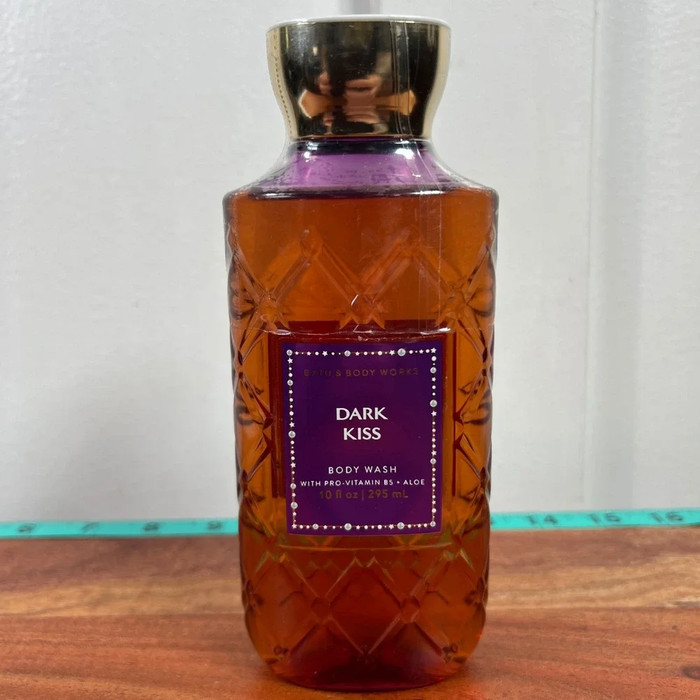 Bath & Body Works Dark Kiss Body Wash 10oz Pro-Vitamin B5 Aloe Faceted Bottle